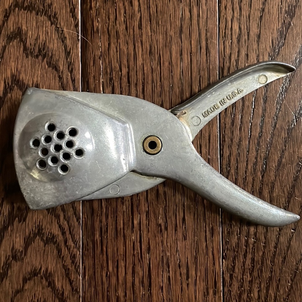 Vintage Irvin Ware citrus, lemon press